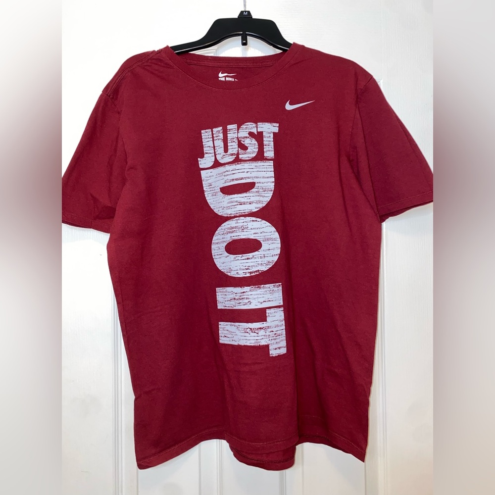 Red, Large, Nike short sleeve shirt.